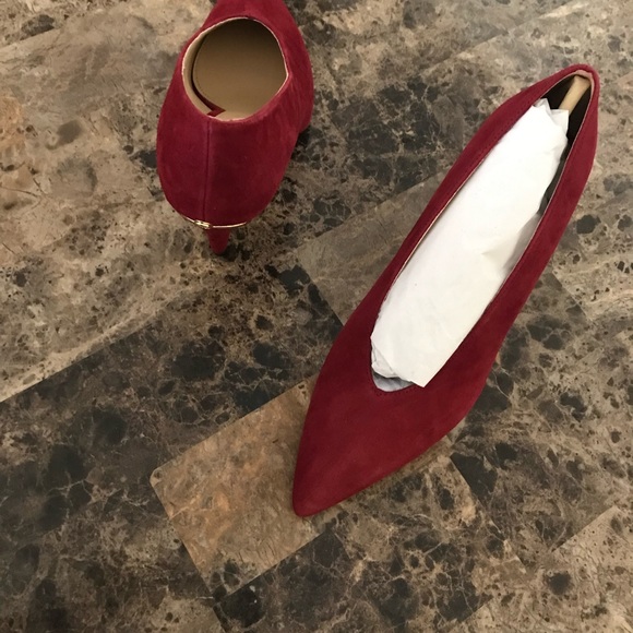 Vintage Looking Pumps - Picture 2 of 3